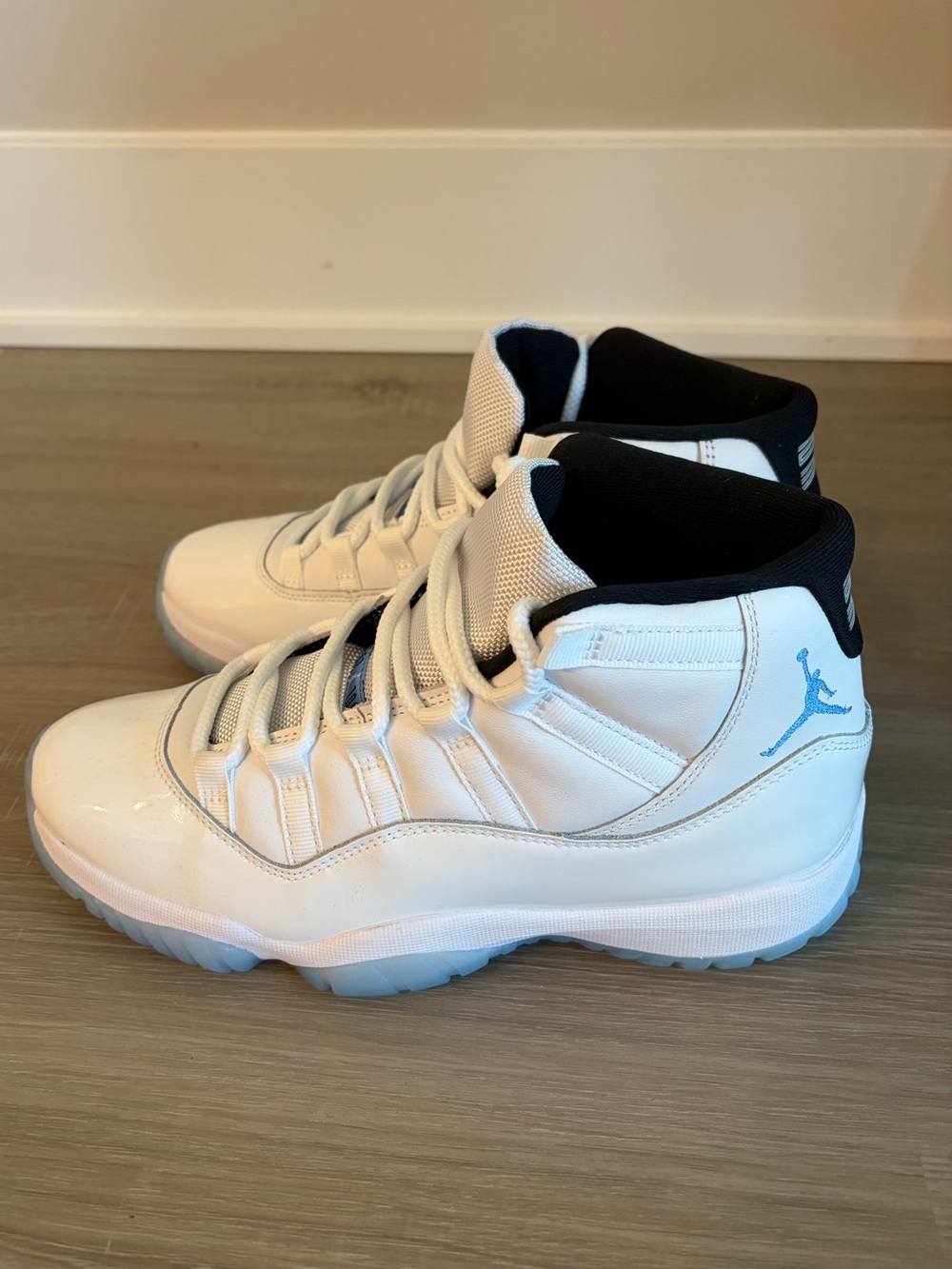 Men's Nike Air Jordan Retro 11 Carolina Blue & White - Size 7